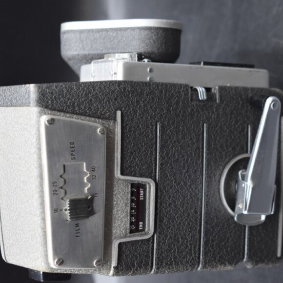 BELL AND HOWELL VIDEO CAMERA WITH CASE, INCLUDES MANUAL, VERY CLEAN, SEARS - Picture 3 of 7